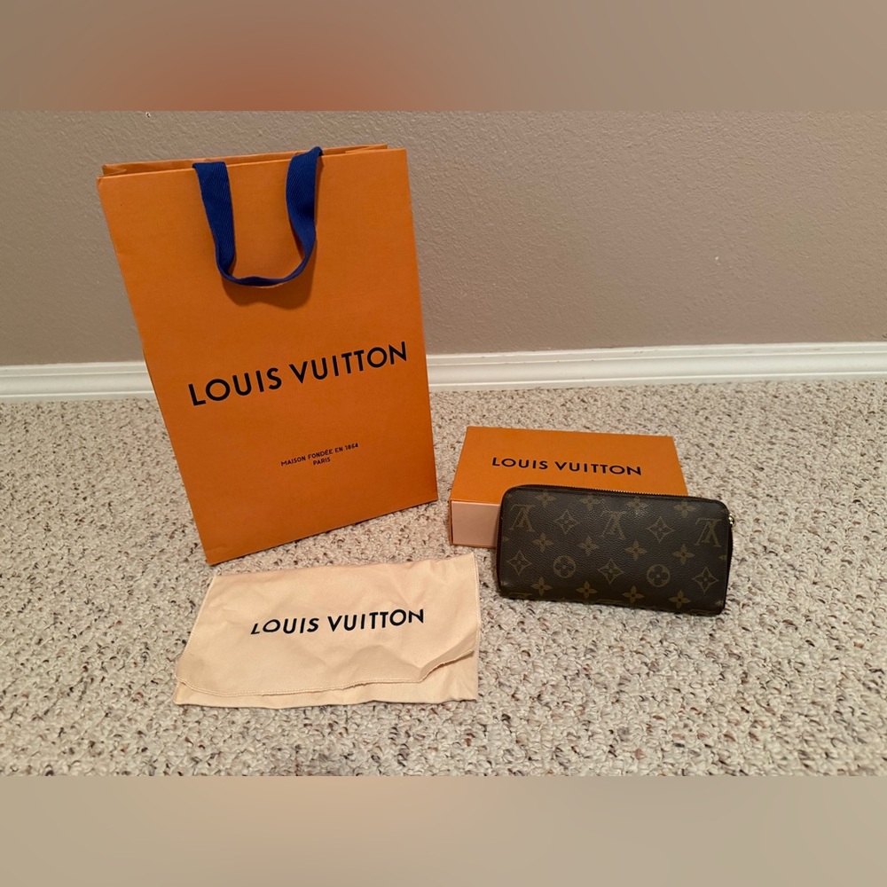 Louis Vuitton Monogram Zippy Wallet